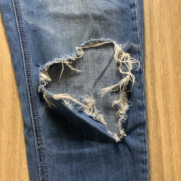 American Eagle High Rise Tomgirl Distressed Jeans! Size 4LONG - Picture 6 of 11